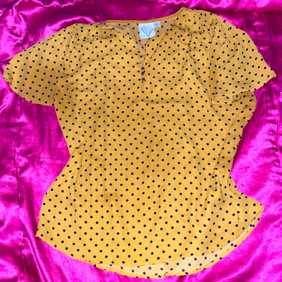 Nordstrom Tops - Nordstrom Rack Polka Dot Top 🖤✨